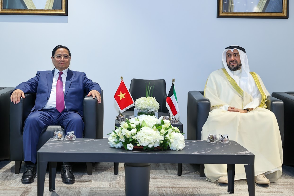 Thủ tướng thăm tổ hợp lọc hóa dầu 27 tỷ USD tại Kuwait