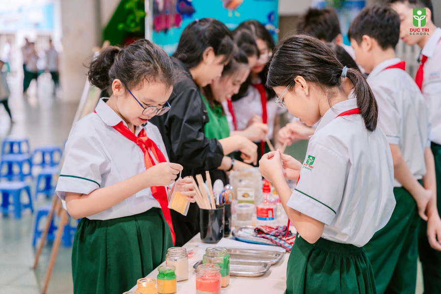 Học sinh lớp 6 làm xà phòng sinh học từ các nguyên liệu an toàn với môi trường. xa-phong-handmade-duc-tri-da-nang.jpg