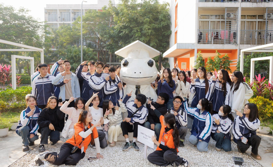 Hơn 2.000 học sinh THPT tham gia trải nghiệm môi trường đại học, khám phá ngành nghề. image001.jpg