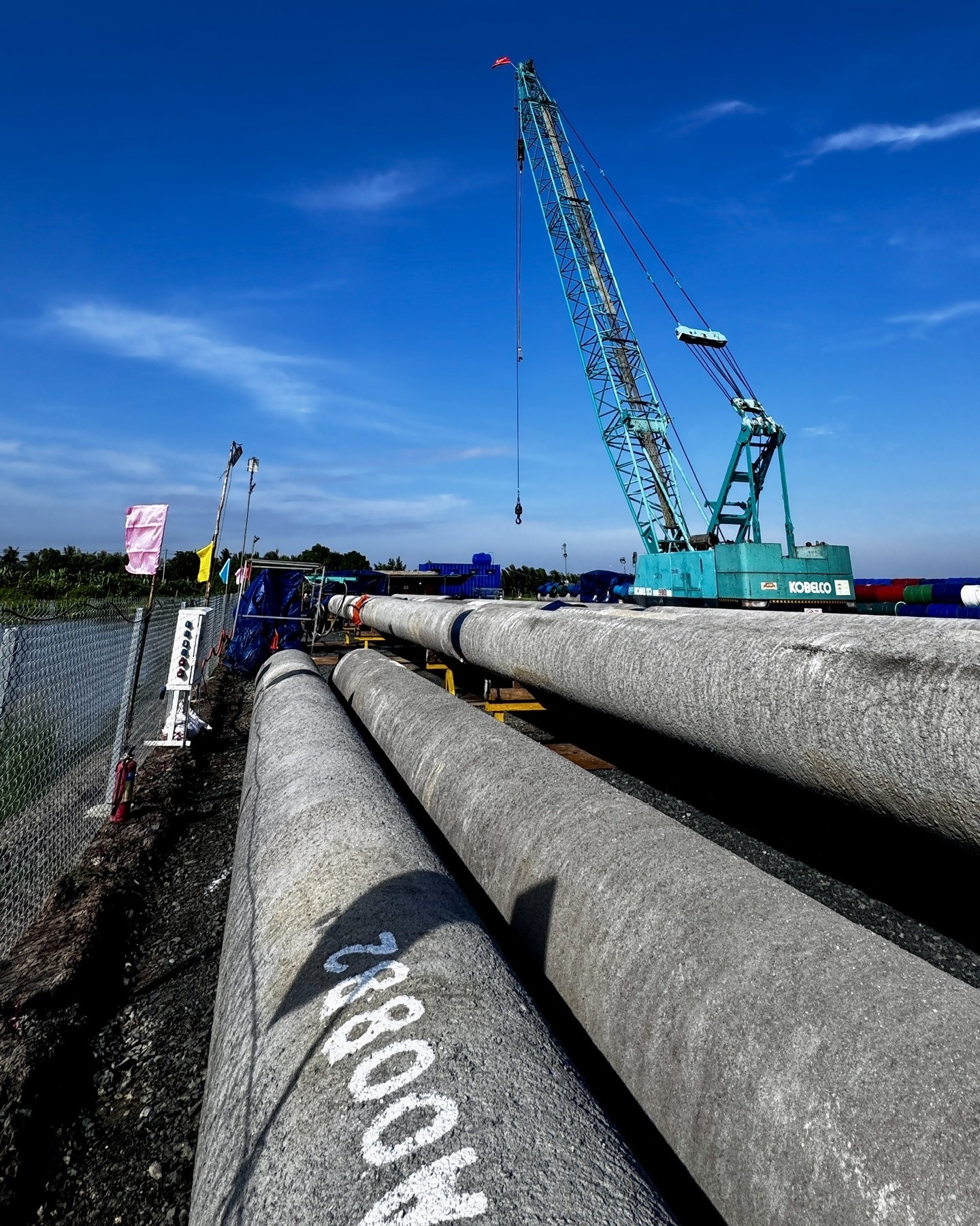 Khởi công thi công cơ khí tuyến ống bờ Lô B – Ô Môn: Tăng tốc giai đoạn thi công đồng bộ toàn tuyến Khởi động thi công cơ khí tuyến ống bờ Lô B - Ô Môn: Mốc tiến độ quan trọng trên toàn tuyến