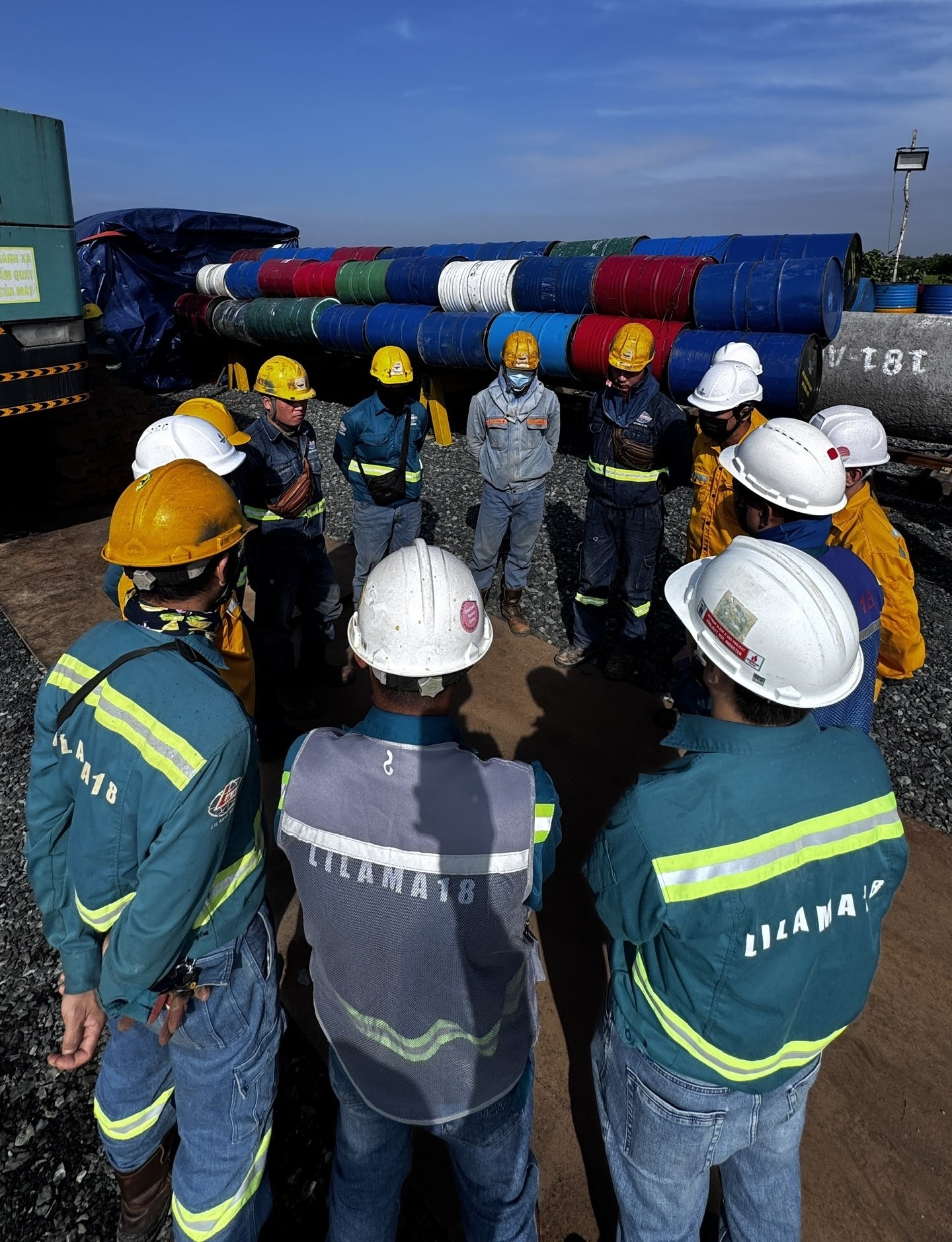 Khởi công thi công cơ khí tuyến ống bờ Lô B – Ô Môn: Tăng tốc giai đoạn thi công đồng bộ toàn tuyến Khởi động thi công cơ khí tuyến ống bờ Lô B - Ô Môn: Mốc tiến độ quan trọng trên toàn tuyến