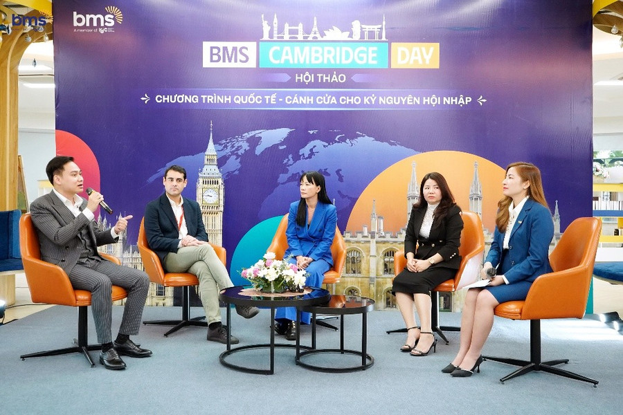 Các chuyên gia giáo dục cùng chia sẻ tại Hội thảo.