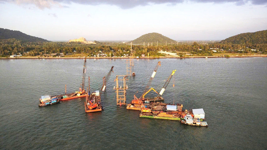 Sau 5 ngày, toàn bộ đặc khu Phú Quốc đã được cấp điện trở lại. phu-quoc-co-dien.jpg