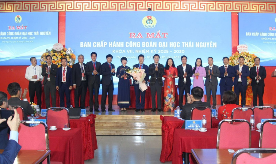Ban Chấp hành Công đoàn Đại học Thái Nguyên khoá VII, nhiệm kỳ 2025-2030 ra mắt Đại hội.