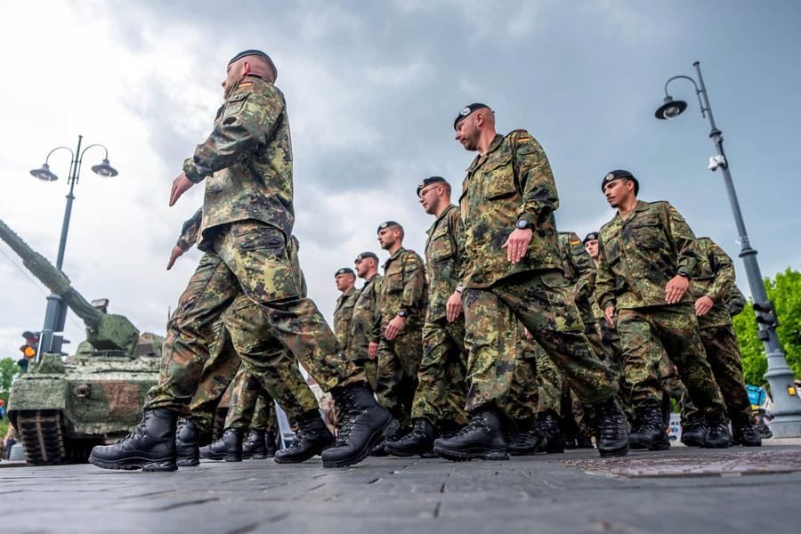 Nước Đức sẽ trải qua thời kỳ khó khăn trong tương lai gần. 250523-german-troops-rs-1ac4ec.jpg