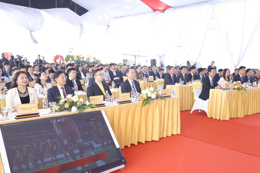 Các đại biểu tham dự lễ khởi động 4 dự án quy mô lớn do các công ty thành viên Tập đoàn Vingroup làm chủ đầu tư. f2d271e0a0f02fae76e1.jpg