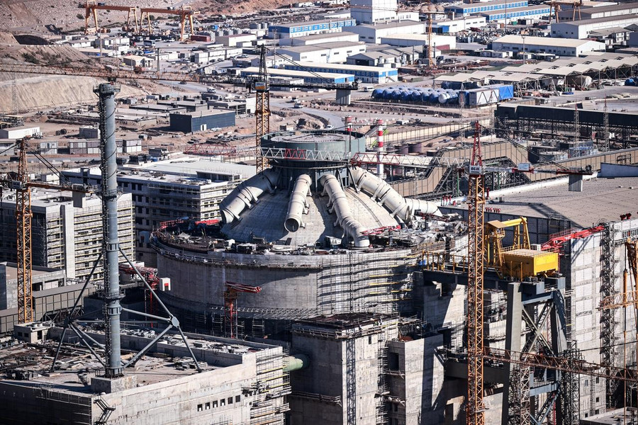 Nga đầu tư 9 tỷ USD vào nhà máy điện hạt nhân Thổ Nhĩ Kỳ. turkiyes-akkuyu-nuclear-plant-receives-fourth-reactor-vessel-as-2026-startup-nears-3207562-202509260957-1.jpg