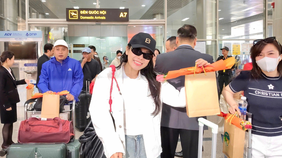 Những vị khách đầu tiên đến Lâm Đồng. z7386838841003-d5b321e73e8380a736f00809156bd919.jpg