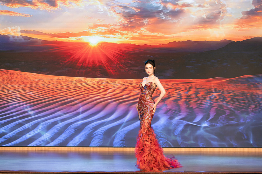 Bộ trang phục dạ hội của Á hậu Thu Ngân lấy cảm hứng từ sa mạc. k5-6209.jpg