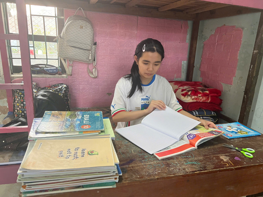 Ở ngôi trường nội trú cách nhà hơn 100km, Bảo Ngọc luôn phấn đấu để vươn lên trong học tập. 2704798909096946940.jpg