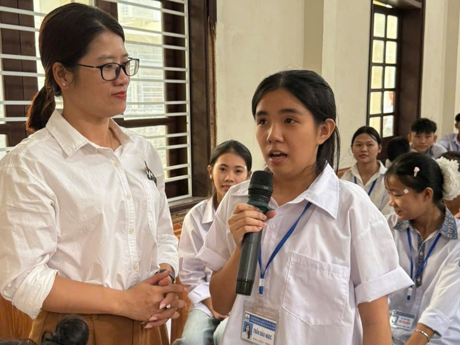 Bảo Ngọc luôn nhận được sự tin tưởng từ thầy cô. 2992085685304259999.jpg