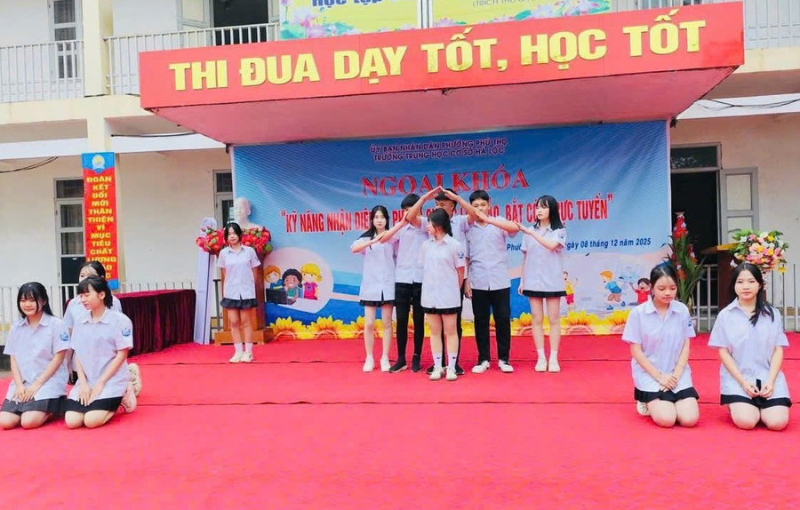 Trường THCS Hà Lộc tổ chức ngoại khoá “Kỹ năng nhận diện và phòng chống lừa đảo, bắt cóc trực tuyến” cho học sinh. ha-loc-2.jpg