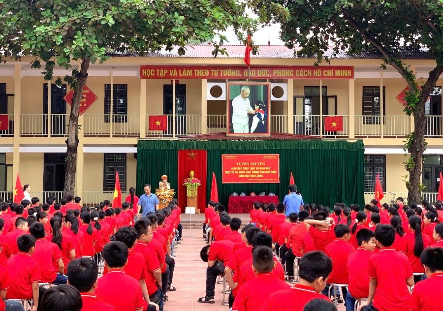 Trường THCS Sa Đéc tuyên truyền giáo dục pháp luật và đảm bảo trật tự an toàn giao thông cho học sinh. sa-dec-2.jpg