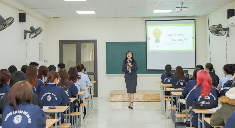 Giờ học tại Trường Đại học Mở Hà Nội. Ảnh: NTCC dat-giao-duc-va-dao-tao-vao-vi-tri-trung-tam-3.jpg