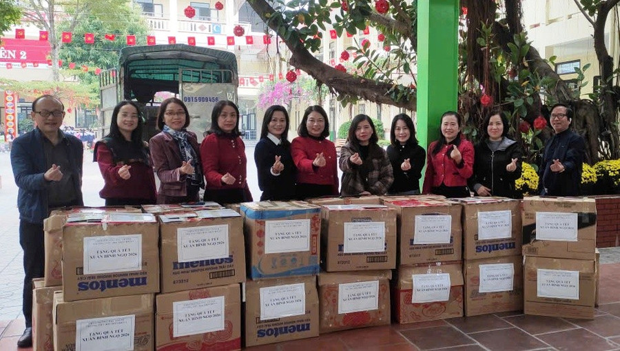 Hàng trăm suất quà Tết được gửi từ Trường Tiểu học Điện Biên 2 (phường Hạc Thành, Thanh Hóa).