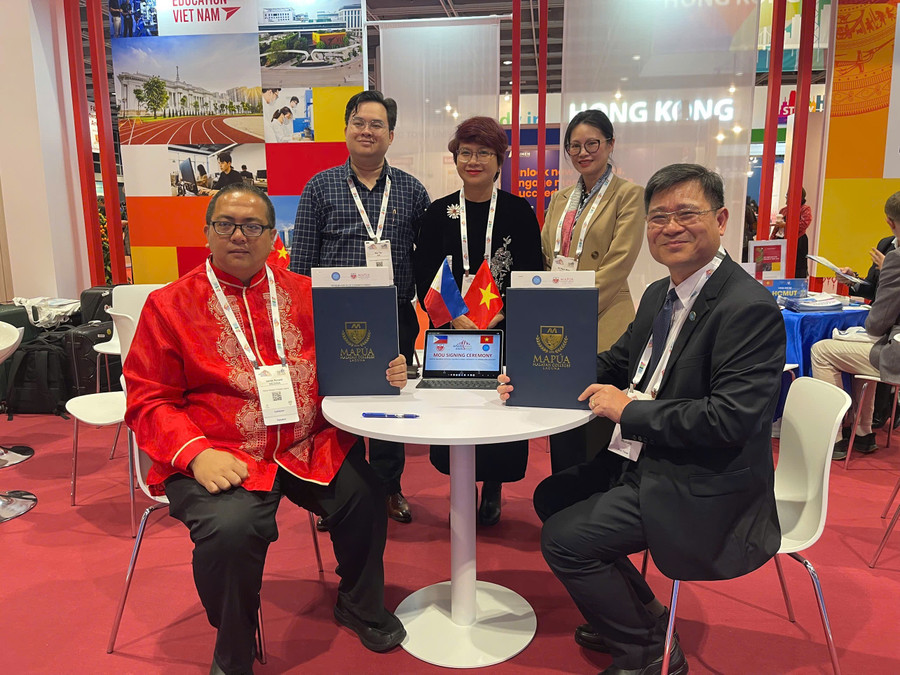 GS.TS Trần Thanh Hải - Hiệu trưởng Trường ĐH Mỏ - Địa chất ký kết thỏa thuận hợp tác với các đối tác quốc tế.