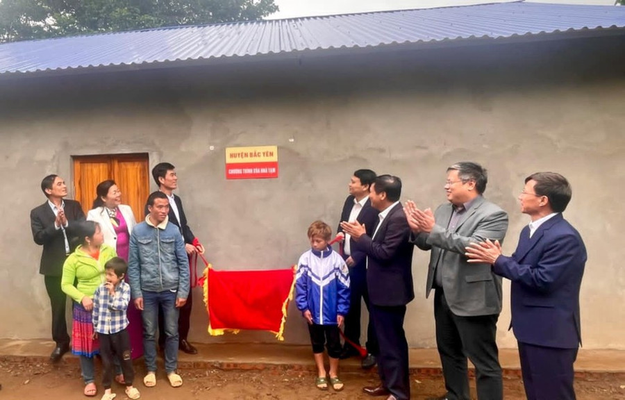 Huyện Bắc Yên (cũ) huy động nguồn lực xóa nhà tạm, nhà dột nát cho hộ nghèo năm 2025. 78.jpg