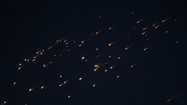 Tên lửa Iran hướng về phía Israel, ngày 18/3/2026.