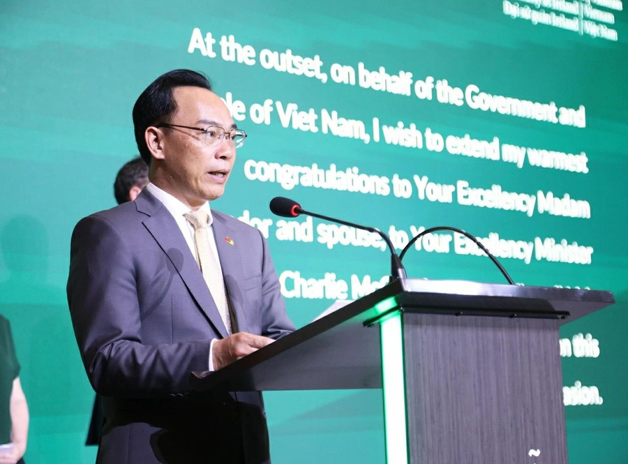 Quyền Bộ trưởng Bộ Giáo dục và Đào tạo Hoàng Minh Sơn phát biểu tại buổi lễ. (Ảnh: Thành Long). bt-2.jpg