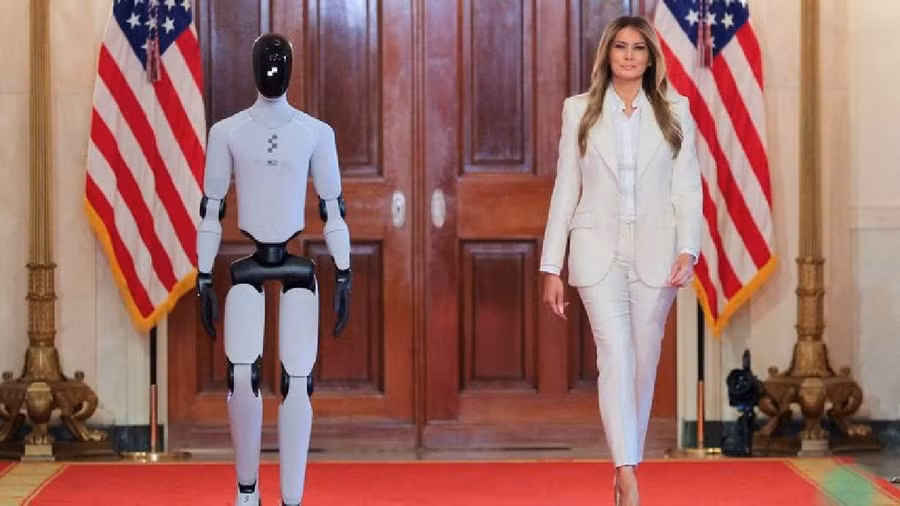 Robot hình người ra mắt tại sự kiện giáo dục của Nhà Trắng.