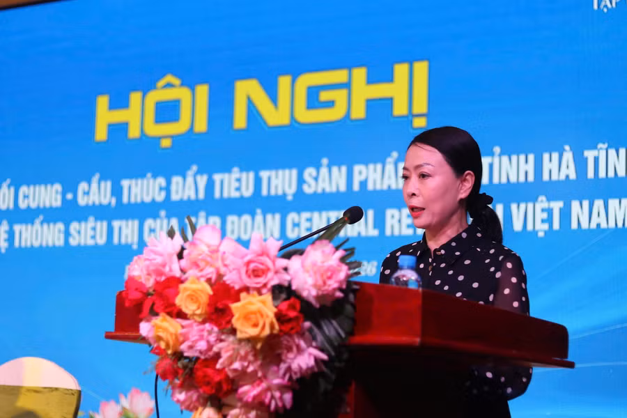 Bà Trần Thị Phương Lan, Giám đốc đối ngoại khu vực miền Trung, Tập đoàn Central Retail Việt Nam phát biểu tại hội nghị. img-20260331-181431.jpg