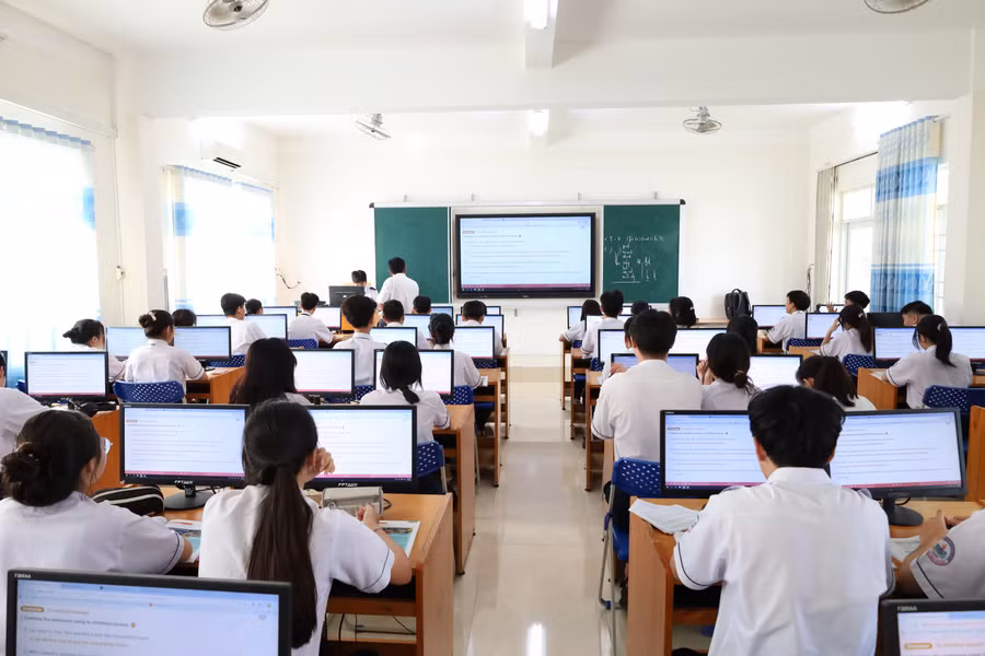 Sở GD&ĐT Cà Mau được giao chủ trì khảo sát, báo cáo thực trạng phòng học tin học và ngoại ngữ tại các trường phổ thông công lập. img-0367.jpg