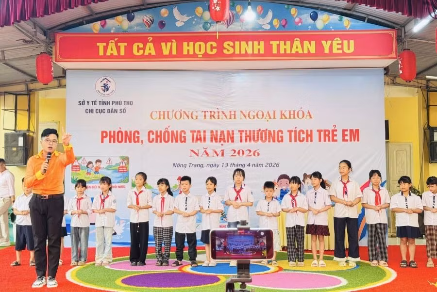 Trường Tiểu học Thụy Vân phối hợp với Chi cục Dân số tỉnh Phú Thọ tổ chức chương trình ngoại khóa “Phòng, chống tai nạn thương tích trẻ em”. thuy-van-1.jpg