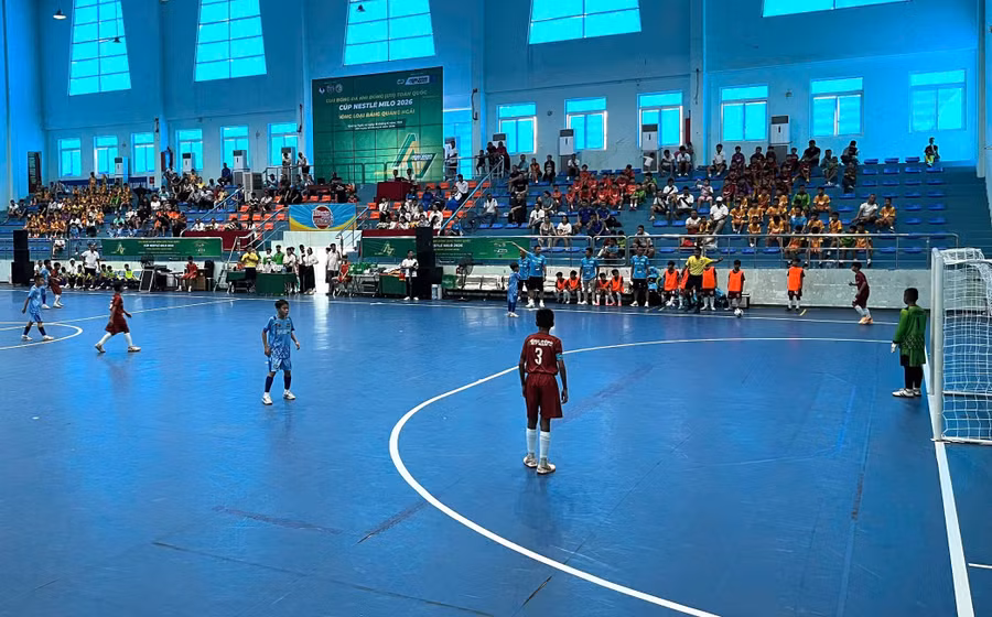 Các đội bước vào thi đấu. 4.jpg