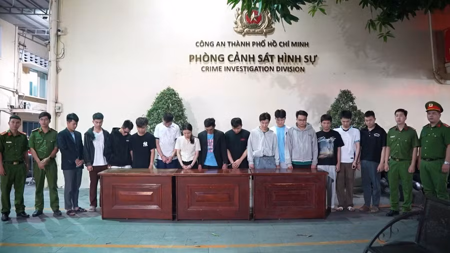Các bị can tại cơ quan điều tra. Ảnh: Công an TPHCM. lua-dao-hddl-2.jpg