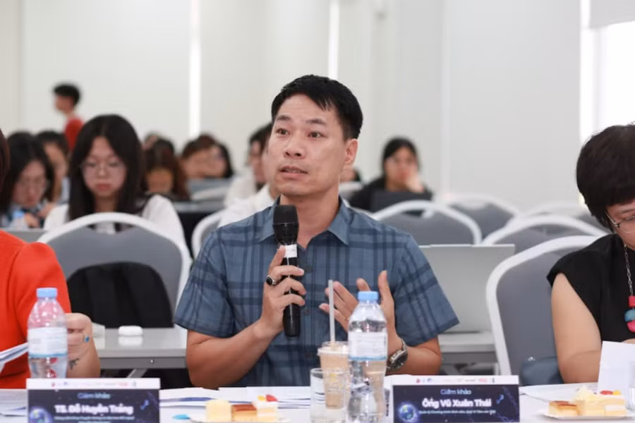 Ông Vũ Xuân Thái - Quản lý Chương trình Quỹ Vì Tầm Vóc Việt - nhận xét về các sáng kiến trong Vòng Chung kết 8-ong-vu-xuan-thai-quan-ly-chuong-trinh-quy-vi-tam-voc-viet.jpg