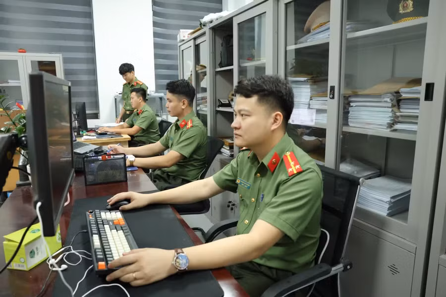 Cán bộ, chiến sĩ Công an tỉnh Bắc Ninh xác minh tội phạm qua mạng internet. bac-ninh-1.jpg