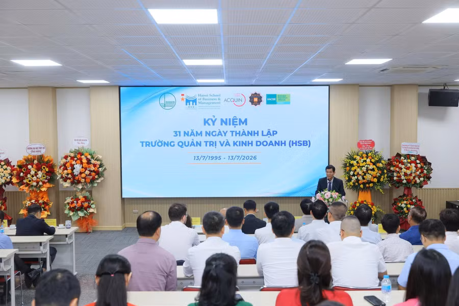 GS.TS Hoàng Đình Phi, Bí thư Đảng ủy, Hiệu trưởng HSB phát biểu tại buổi lễ. hs2.jpg