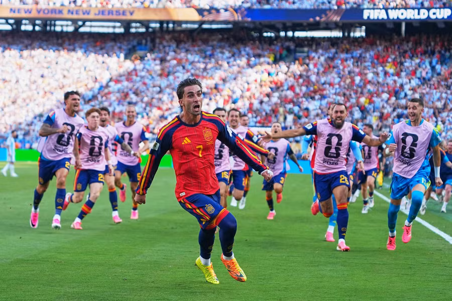 Tiền đạo Ferran Torres ăn mừng bàn thắng ở phút 106 giúp Tây Ban Nha hạ Argentina 1-0 để vô địch World Cup 2026. Ảnh: AP. tbn-argentina-01.jpg