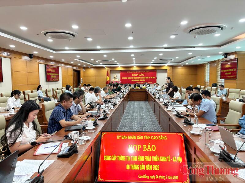 Quang cảnh buổi họp báo.