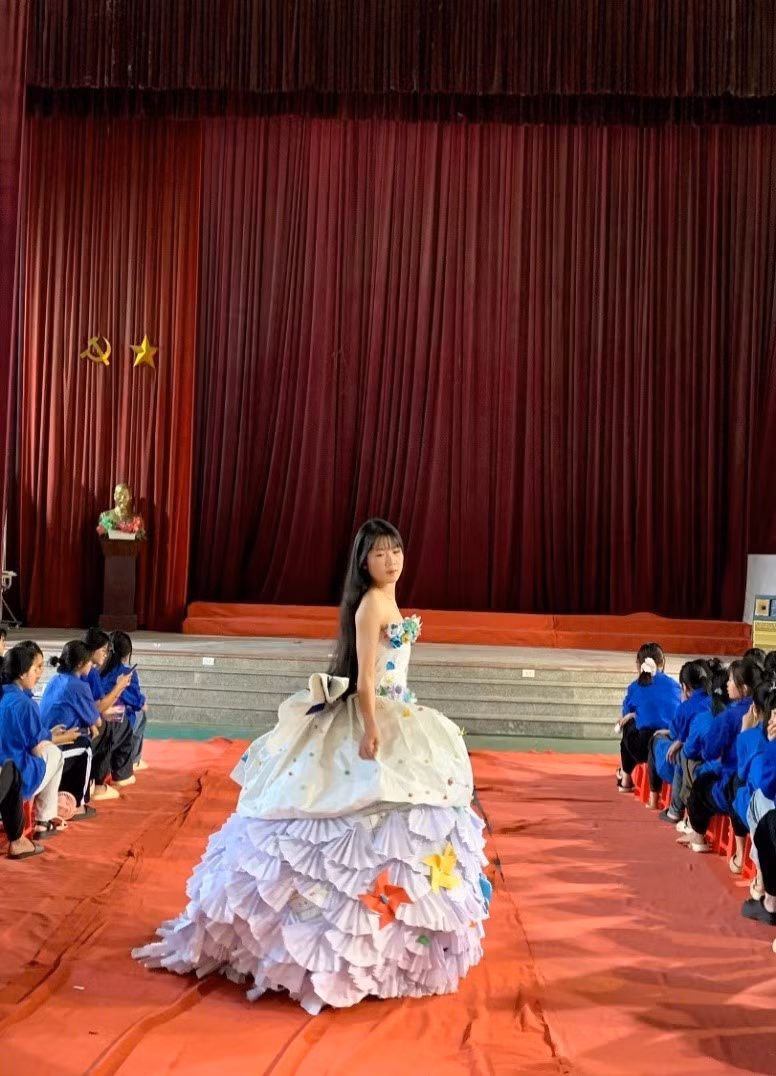 Những bộ trang phục có thể chỉ còn là kỷ niệm, nhưng bài học về lối sống xanh sẽ tiếp tục ở lại trong nhận thức của học sinh. tai-che-1.jpg