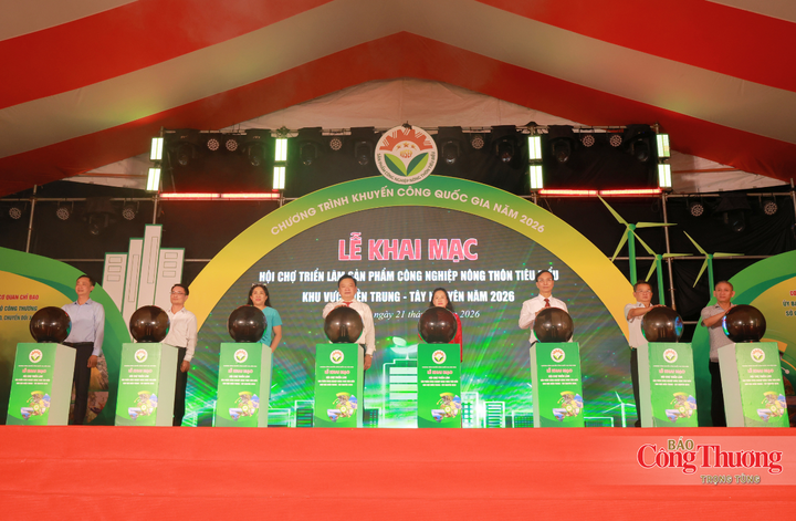 “Tôi tin tưởng rằng, thông qua hội chợ lần này, các doanh nghiệp, hợp tác xã và cơ sở sản xuất sẽ tìm được những đối tác mới, thị trường mới và cơ hội hợp tác mới; đồng thời các địa phương sẽ tăng cường liên kết, chia sẻ kinh nghiệm và cùng nhau phát triển các chuỗi giá trị có tính bền vững”, Phó Chủ tịch UBND tỉnh Hà Tĩnh Hồ Huy Thành nhấn mạnh.