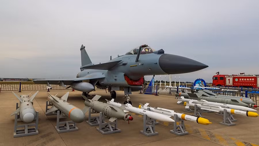 Các loại vũ khí tiêm kích J-10CE có thể sử dụng. vynyshhuvach-j-10s-ta-nabir-ozbroyennya.jpg