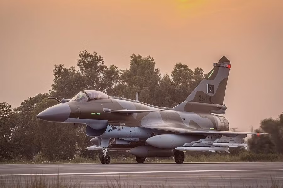 Tiêm kích J-10CE Trung Quốc vượt qua Eurofighter Typhoon trong cuộc đua lớn?