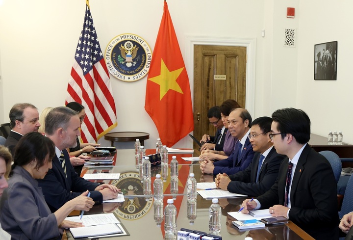 Phó Thủ tướng Nguyễn Văn Thắng gặp Đại sứ Jamieson Greer, Trưởng đại diện Thương mại Hoa Kỳ (USTR) Ảnh chinhphu.vn/Đức Tuân