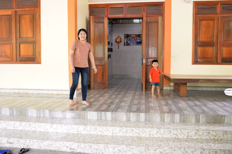 Căn nhà của chị Vi Thị Hoài từ thu nhập của chồng đi XKLĐ. (Ảnh: Quang An) xkld-2.png