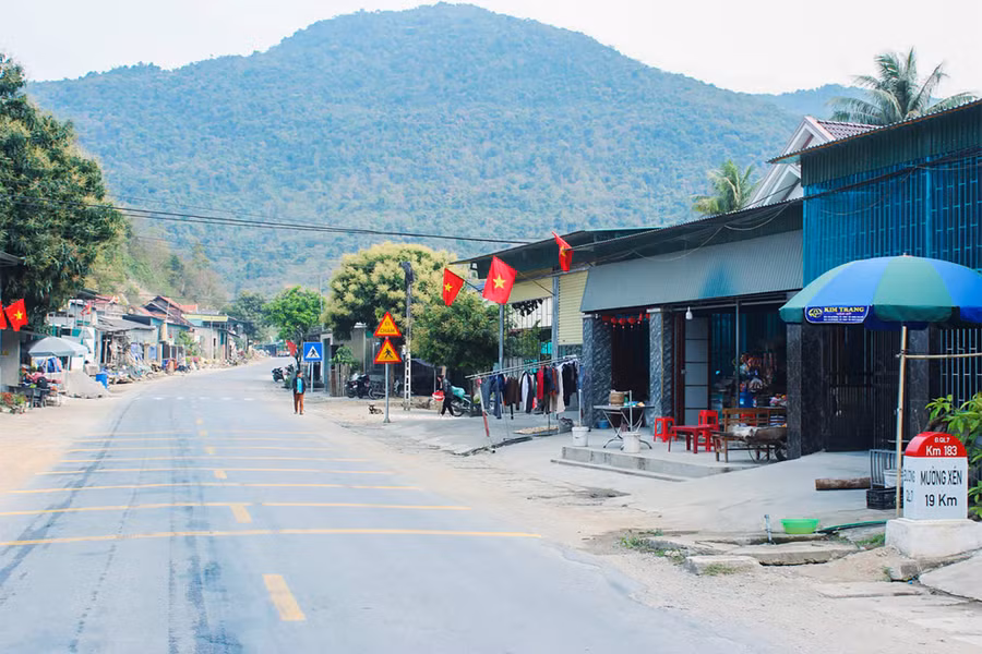 Một góc xã miền núi Chiêu Lưu, Nghệ An. xkld.jpg