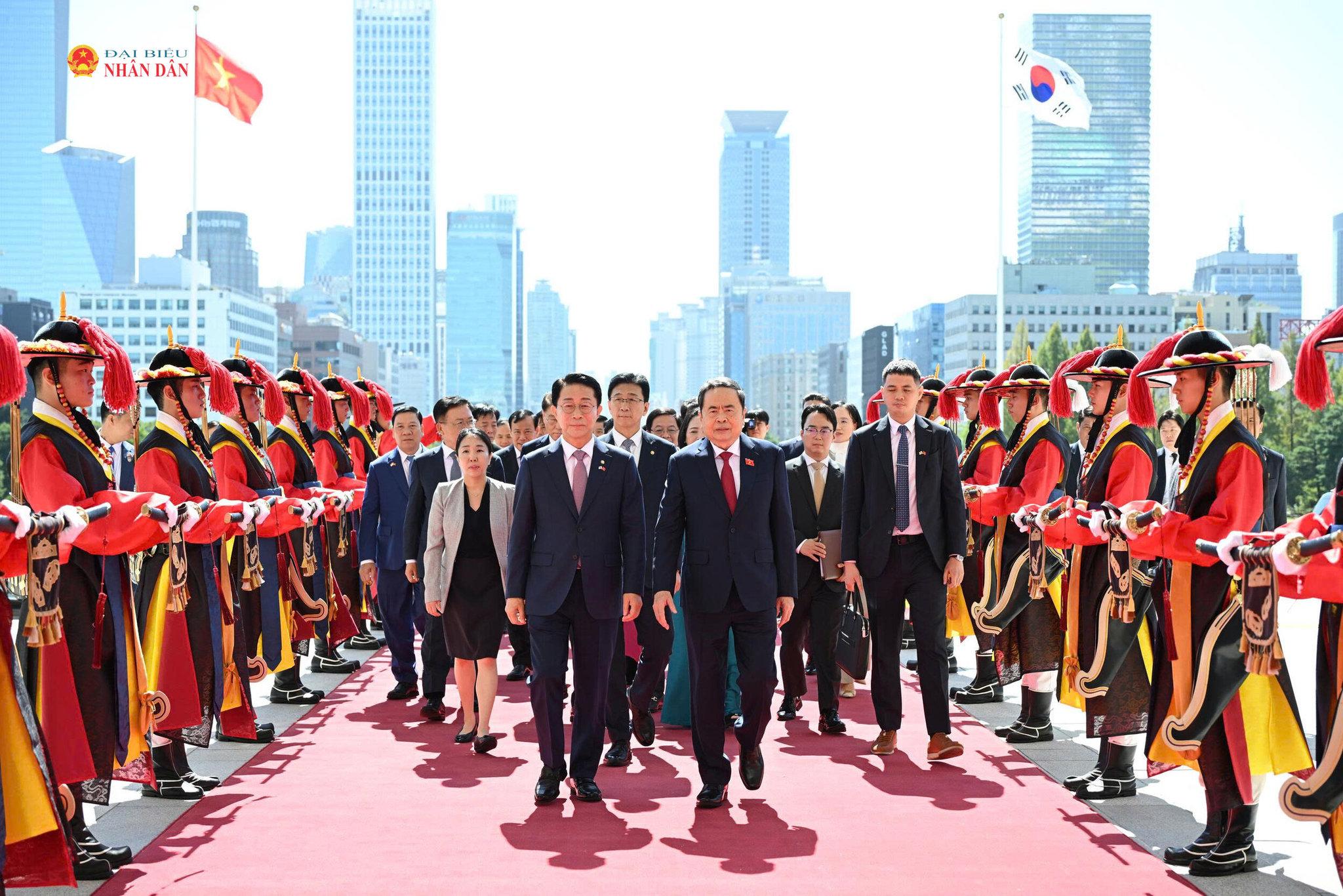 Chủ tịch Quốc hội Hàn Quốc Cho Jeong Sik chủ trì Lễ đón trọng thể Chủ tịch Quốc hội Trần Thanh Mẫn.
