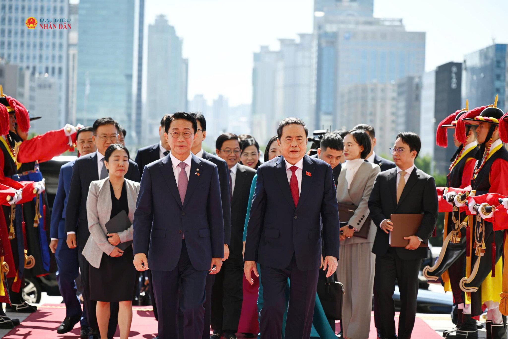 Chủ tịch Quốc hội Hàn Quốc Cho Jeong Sik chủ trì Lễ đón trọng thể Chủ tịch Quốc hội Trần Thanh Mẫn.