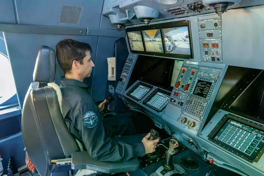 Máy bay tiếp dầu A330 MRTT của Anh sẽ tham gia chiến dịch quân sự chống lại lực lượng Houthi. a330-kermo.jpg