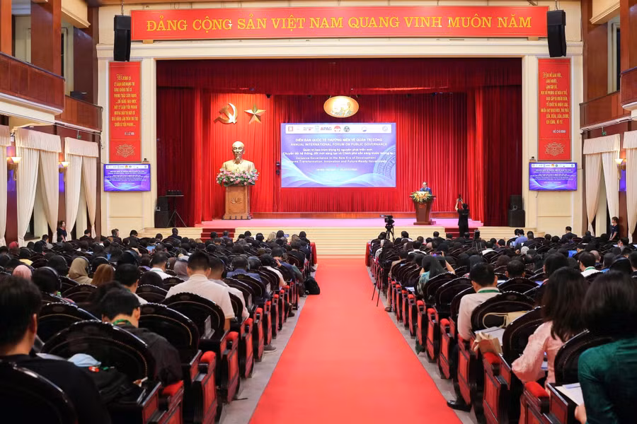 Toàn cảnh diễn đàn.