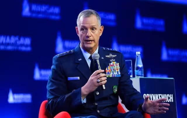 Tư lệnh tối cao của NATO tại châu Âu Alexus Grynkewich phát biểu trong Diễn đàn An ninh Warsaw ở thủ đô Ba Lan ngày 12/10/2026