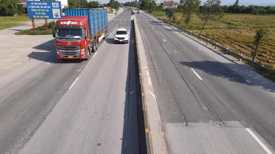 Quốc lộ 1 đoạn Nam cầu Bến Thủy đến tuyến tránh TP Hà Tĩnh cũ hư hỏng kéo dài. 2aobor6lxhtnuzgkbwmxbmshj4oxpind15uee2be.jpg