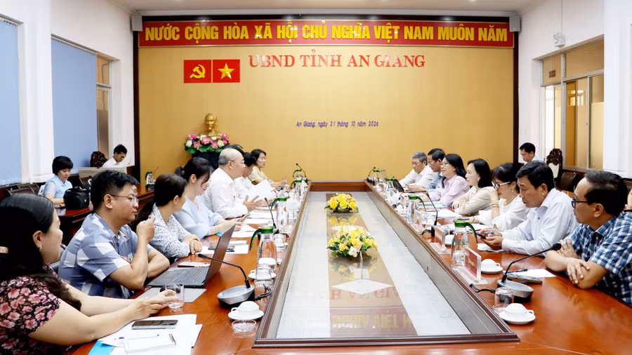 Quang cảnh buổi làm việc.