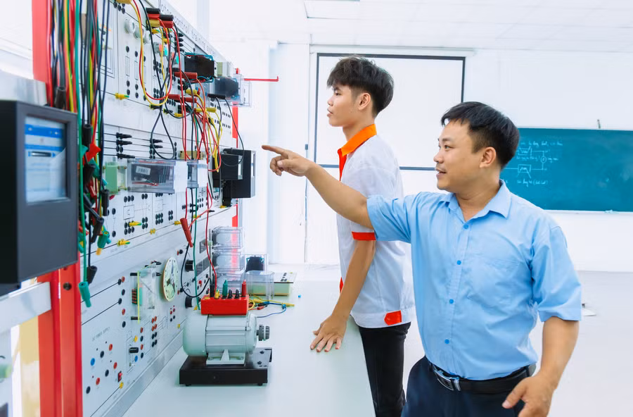Sinh viên cao đẳng các ngành kỹ thuật, công nghệ tại TPHCM cũng có thể được hỗ trợ chi phí học tập. Ảnh: Cao đẳng Công nghệ cao Đồng An